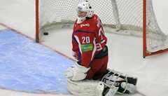Exhibi�ní zápas na po�est tragicky zesnulého Karla Rach�nka mezy celky PSG Zlín a Lokomotiv Jaroslavl ve Zlín�. Branká� Jaroslavle Vitalij Kolesnik inkasoval první gól