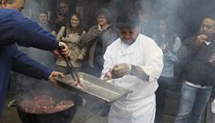 Newyorčané grilují v ulících, obchody prodávají levné maso | na serveru Lidovky.cz | aktuální zprávy