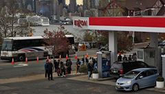 Newyorčané ve frontě na benzin