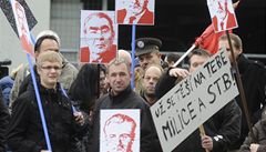 K vidění byly transparenty s portréty Gottwalda či Stalina a řadou hesel. | na serveru Lidovky.cz | aktuální zprávy