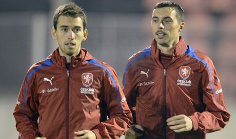 Záloník Tomá Hoava (vlevo) a útoník Michal Ordo pi tréninku eské fotbalové reprezentace 