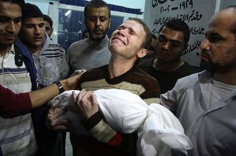 Ani ne roní dít novináe BBC je jednou z nejmén 15 obtí izraelských nálet v pásmu Gazy