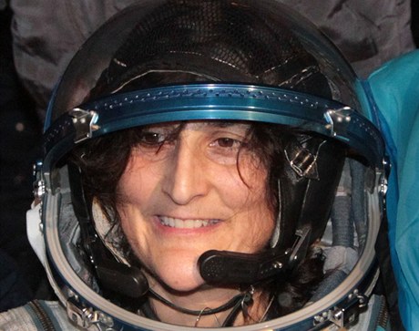 Sunita Williams po pistání kosmické lodi Sojuz.