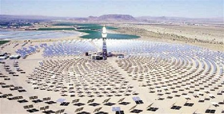Na nevyuívaných plochách Sahary a Arábie vyroste pás sluneních elektráren.