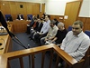 U Okresního soudu v Chomutov se konalo hlavní líení s osmi hokejovými fanouky obvinnými z projev rasismu pi utkání extraligy mezi Chomutovem a Libercem