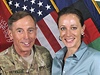 Paula Broadwellová a David Petraeus na snímku z roku 2011