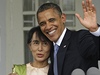 Obama objímá Su ij.