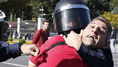 Nepokoje v Evrop: panlsk policie stl gumovmi projektily