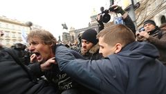 Česko si připomíná 17. listopad: první potyčky mezi demonstranty