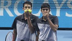 Indití deblisté Mahe Bhúpathí (vlevo) a Rohan Bopanna