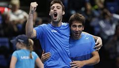 panltí tenisté Marcel Granollers (vlevo) a Marc López