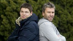 Hokejisté Tomá Hertl (vlevo) a  Petr Nedvd