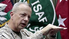 Americký generál Allen je prý zapleten do Petraeusova skandálu