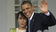 Obama piletl do Barmy, vele se vtal se Su ij