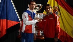 Radek tpánek a David Ferrer. Spolené focení ped finále Davis Cupu esko - panlsko.