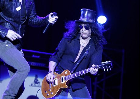 Slash na snímku z 13. listopadu 2012, kdy koncertoval v uruguayském Montevideu