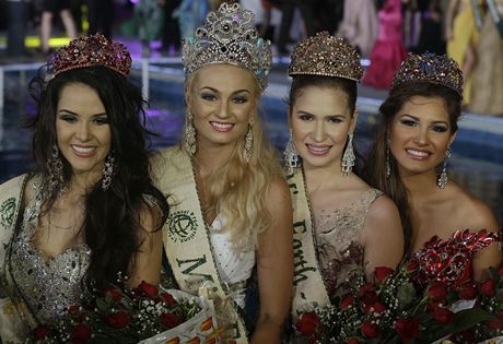 Tiadvacetiletá eka Tereza Fajksová se ve filipínské Manile stala nejkrásnjí enou svta v souti Miss Earth.