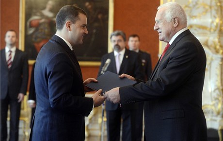 Prezident republiky Václav Klaus jmenoval Mojmíra Hampla do Bankovní rady NB 