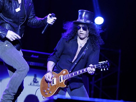 Slash na snímku z 13. listopadu 2012, kdy koncertoval v uruguayském Montevideu