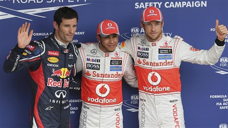 Vítzové kvalifikace Velké ceny Brazílie formule 1, zleva Mark Webber, Lewis Hamilton a Jenson Button 