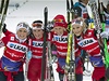 Vítzná tafeta norských bky na lyích Therese Johaugová, Marit Björgenová, Vibeke Skofterudová a Martina Eková