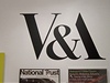 Logotyp pro Victoria & Albert muzeum 