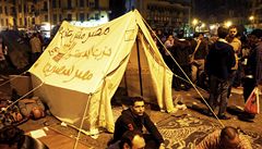 Slzným plynem v sobotu egyptské poádkové síly rozhánly demonstranty protestující proti posilování pravomocí egyptského prezidenta Muhammada Mursího.