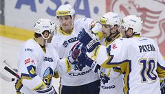 Slavia Praha - Rytíi Kladno. Zleva Jaromír Jágr z Kladna, Jií Tlustý z Kladna, Tomá Plekanec z Kladna a Pavel Patera z Kladna se radují z gólu Plekance, na který mu pihrál Jágr