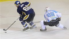 Rytí�i Kladno - Plze�. Jaromír Jágr z Kladna (vlevo) a Ond�ej Krat�na z Plzn�