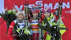 B�kyn� na ly�ích Marit Björgenová (uprost�ed), Therese Johaugová (vlrvo) a Kikkan Randallová