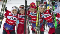 Vítzná tafeta norských bky na lyích Therese Johaugová, Marit Björgenová, Vibeke Skofterudová a Martina Eková