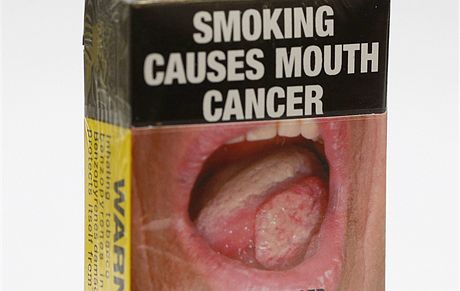 Nové krabiky, ve kterých se musí od prosince v Austrálii prodávat cigarety.