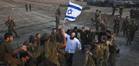 Izraeltí vojáci u hranic s pásmem Gazy (ilustraní fotografie).
