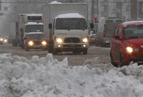 idii v Rusku uvízli v gigantické kolon, táhne se 200 kilometr