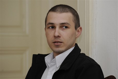 Andrij Buchalo je obalovaný ze zneuití 118 dívek.