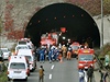 Na dálnici západn od Tokia se 2. prosince zítil tunel.