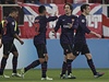 eský fotbalista Tomá Rosický (druhý zprava) se raduje se spoluhrái z Arsenalu