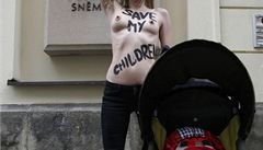 Anastázie Hagenová protestuje p�ed P�R