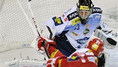 Slavia - Kometa Brno (Bedná� st�ílí na Faltera)