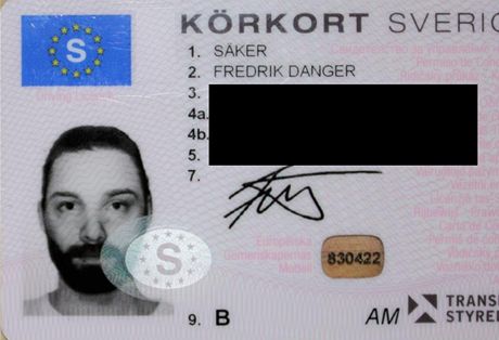 Autoportrét Fredrika Sakera na jeho idiském prkazu