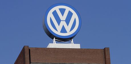 Logo firmy Volkswagen.