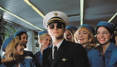 Leonardo di Caprio se ve filmu Chy m, kdy to dokáe vydával za pilota i doktora.