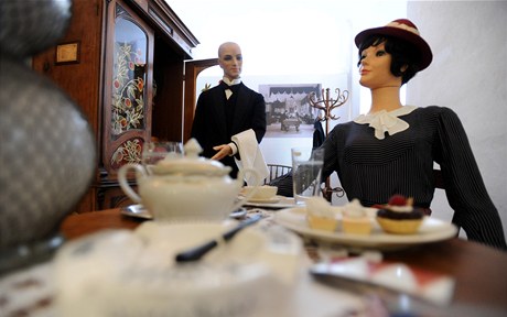Na zámku v Pardubicích byla zahájena výstava s názvem Kavárny a cukrárny, fenomén spoleenského ivota