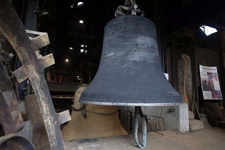 Nový zvon Gabriel pro katedrálu Notre Dame k 850. výroí jejího zaloení.