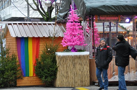Adventní trh zamující se na homosexuály ve Frankfurtu nad Mohanem.