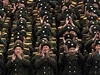 Aplaus severokorejských voják kosmickému programu KLDR.  