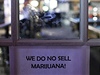 Marihuanu neprodáváme. Ale kouit se u nás smí.