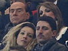 Silvio Berlusconi se svou pítelkyní na fotbalovém zápase.