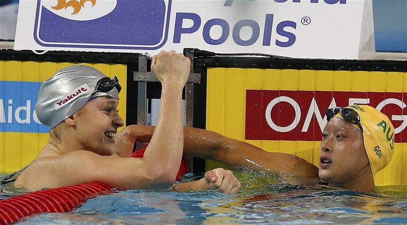 eská plavkyn Simona Baumrtová a rachel Gohová z Austrálie