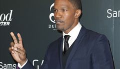 Jamie Foxx je zastáncem názoru, e by ml Hollywood pijmout njakou zodpovdnost za iny obdobné nedávn stelb v Newtonu. 